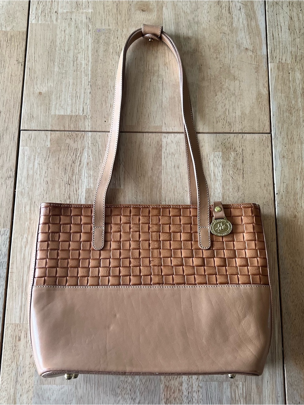 Vintage Brahmin Libby Bag – Camel Basketweave Collection – Style #37867CA - Picture 4 of 14